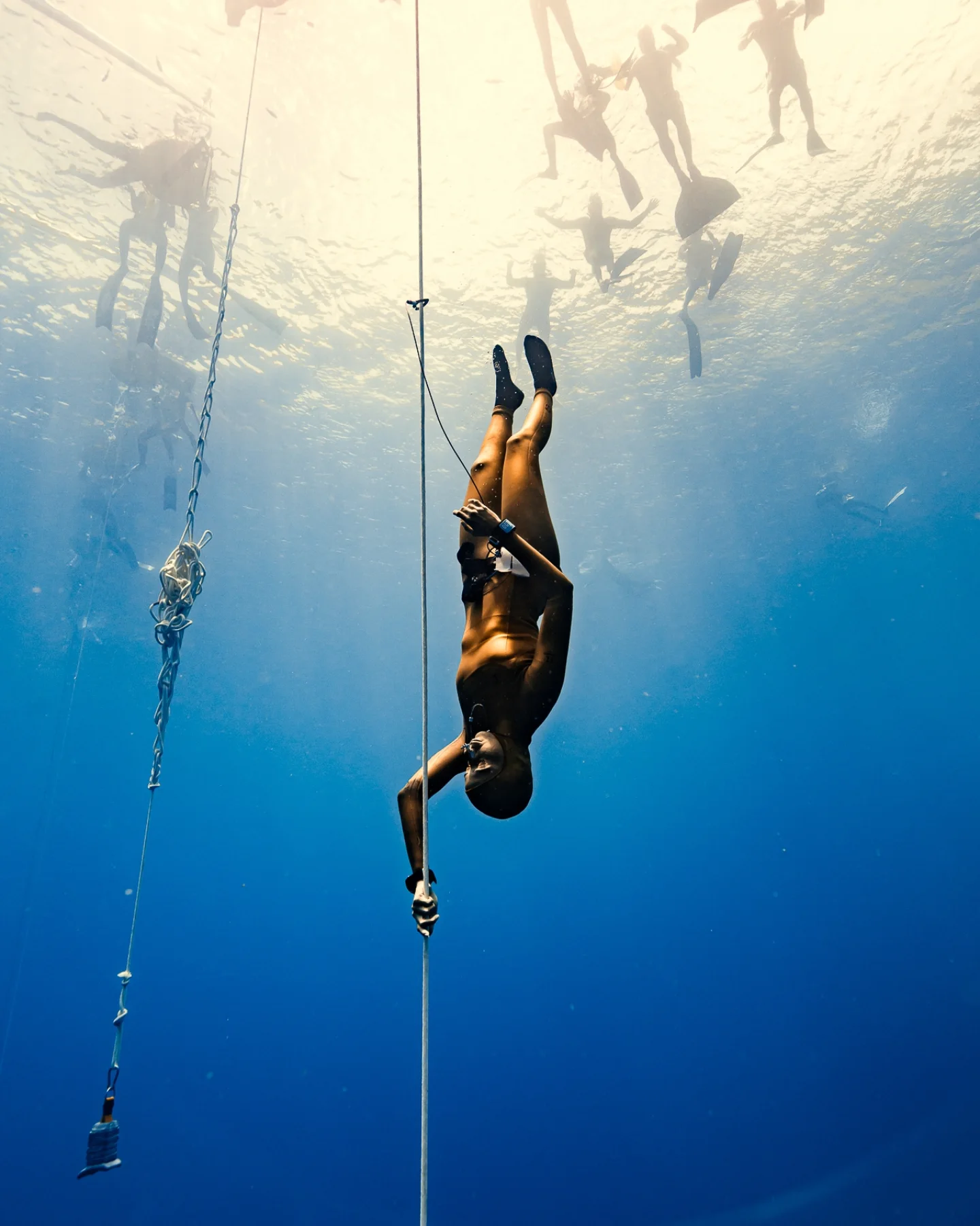 Relaxed freediving practice on a line underwater